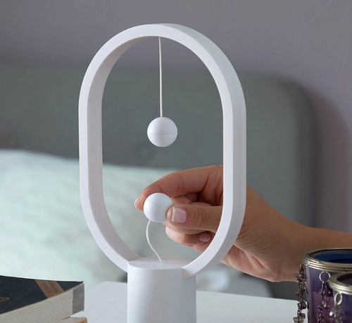 Balancing Lamp with Magnetic Switch