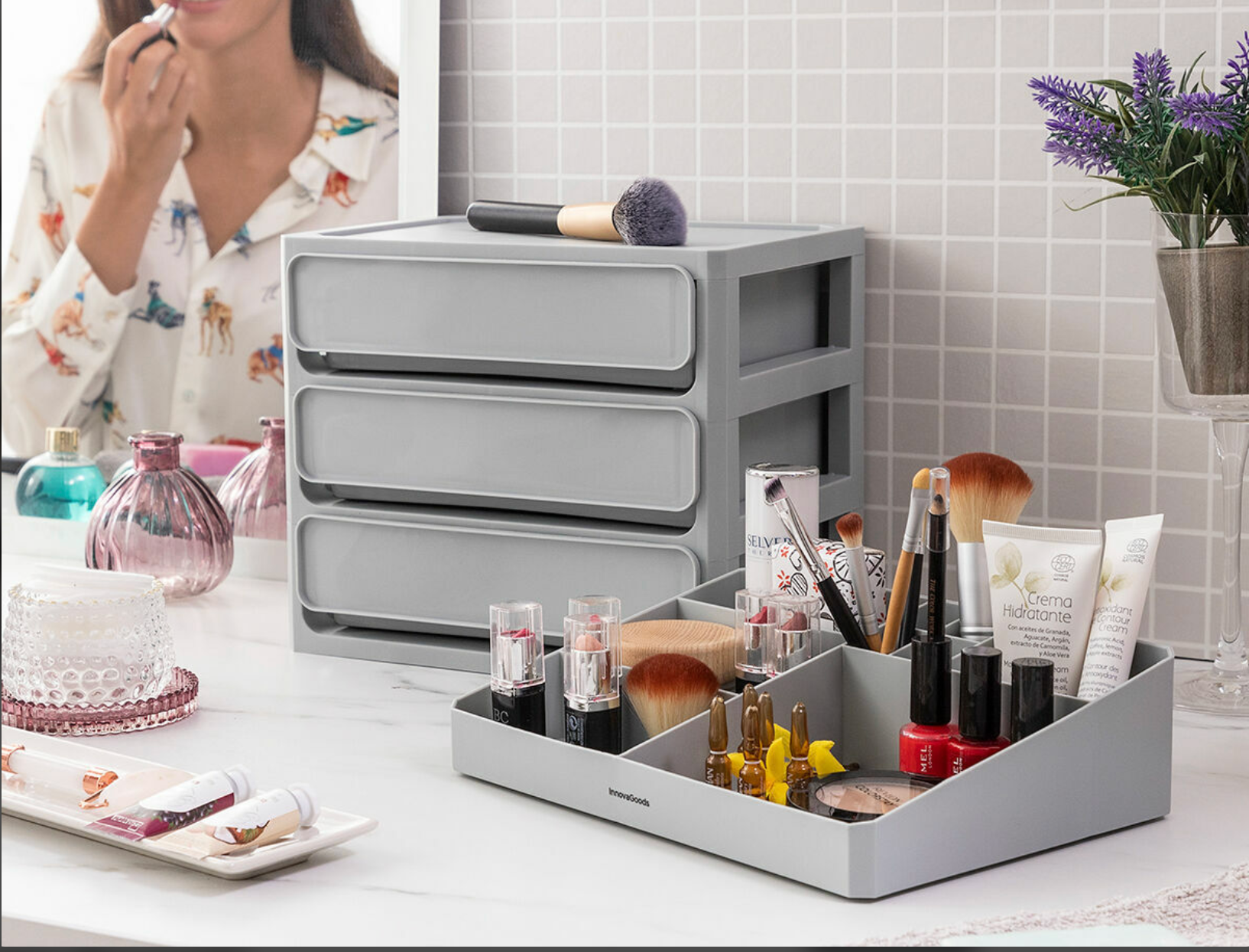 Make-up organizer